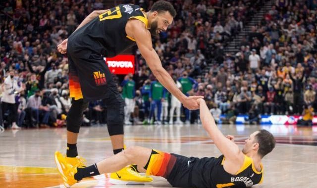 开云娱乐-来年一月两战勇士两战太阳 爵士即将迎来真正考验