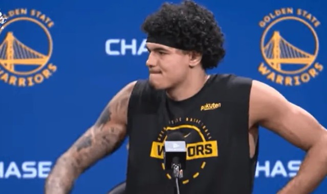 开云-桑托斯：库里看着状态很好，有他和我们一起在场真的很棒